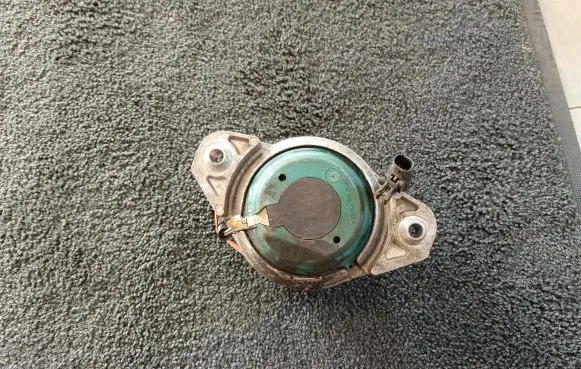 Mercedes-Benz S W222 Engine mount bracket A2222401100