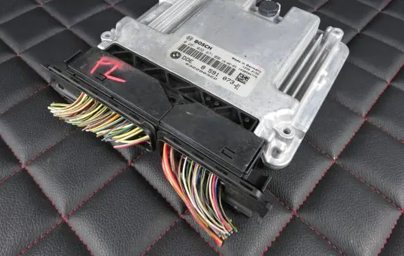 BMW 3 F30 F35 F31 Engine control unit/module 0281032671 8591073 032200322