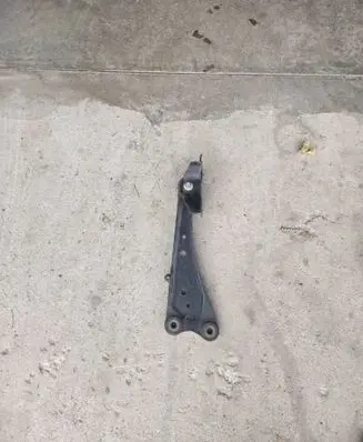 Toyota RAV 4 (XA40) Rear suspension control arm 