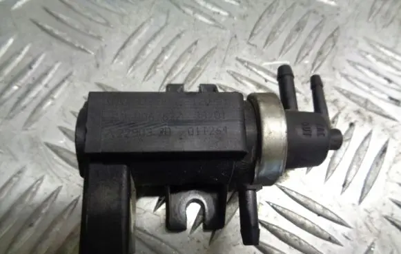 Volkswagen Golf IV Vacuum valve 1J0906627