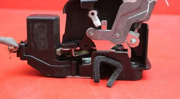 KIA Sorento Front door lock