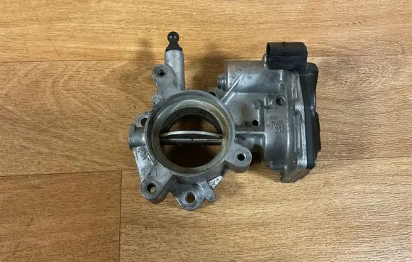 Opel Insignia A Throttle valve 50329302