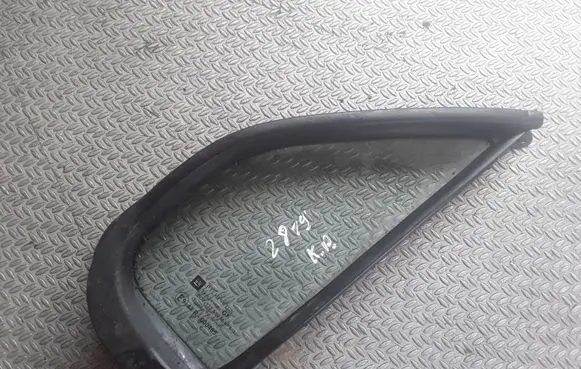 Opel Agila A Front door vent window glass four-door 