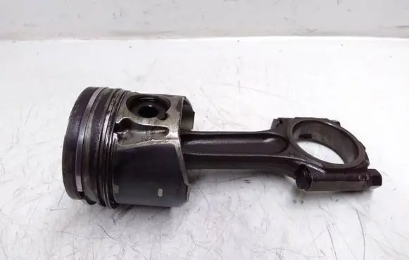 Ford Galaxy Piston with connecting rod 085190