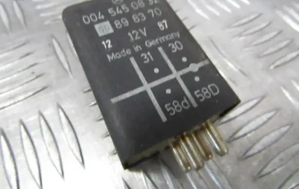 Mercedes-Benz E W124 Other relay 0045450832 898370