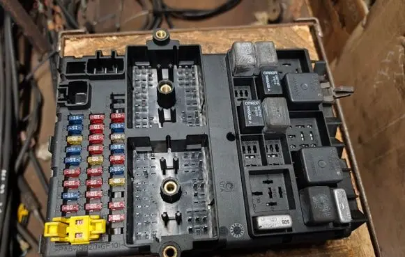 Jeep Grand Cherokee (WJ) Fuse module 56038406AJ
