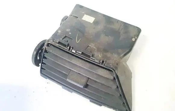 Chrysler Pacifica Dash center air vent grill