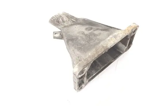 BMW 5 E60 E61 Engine mounting bracket 6761150 22116761150