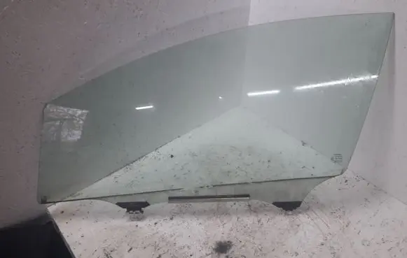 Toyota Auris 150 Front door window glass four-door