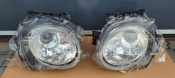 Nissan Leaf I (ZE0) Headlights/headlamps set 