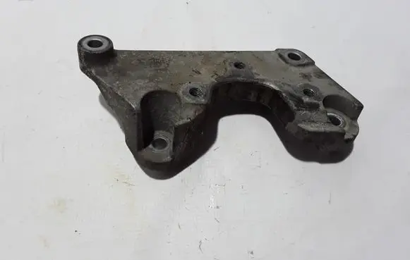 Volvo V70 Engine mounting bracket 9487138