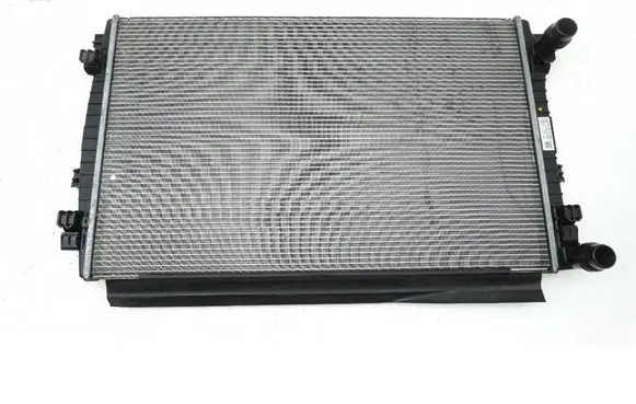 Volkswagen Tiguan Coolant radiator 5Q0121251GQ