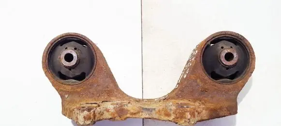 Suzuki Grand Vitara II Engine mount bracket 7j2073 7j-2073