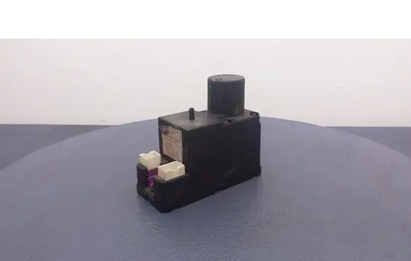Audi A4 S4 B5 8D Central locking vacuum pump 4A0862257J