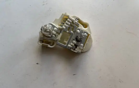 BMW 3 E90 E91 Tail light bulb cover holder 7211215 218221