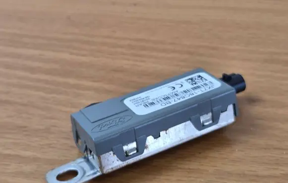 Ford Focus Aerial antenna amplifier JX7T18C847BD 20191024