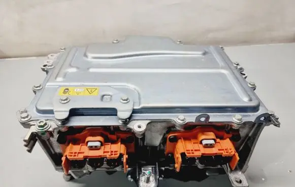 Voltage converter inverter