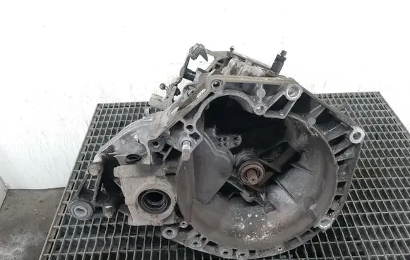 Fiat Grande Punto Manual 5 speed gearbox 55196336