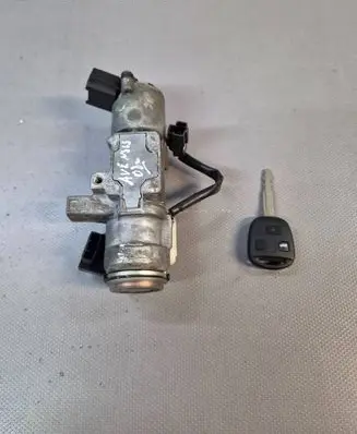 Toyota Avensis T250 Ignition lock 05015178