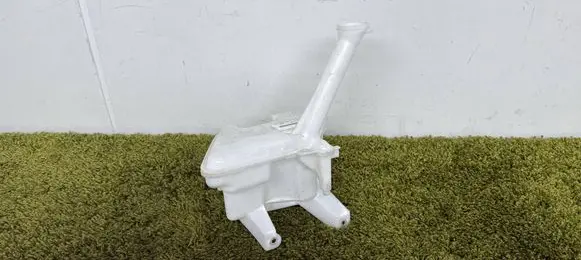 Toyota Yaris Windshield washer fluid reservoir/tank 85315-0d170