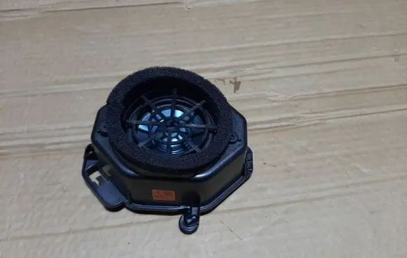Mercedes-Benz E C207 W207 Parcel shelf speaker A2048202402