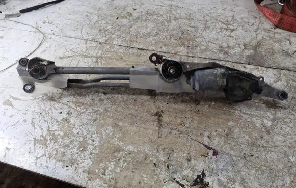 Mazda CX-7 Front wiper linkage and motor