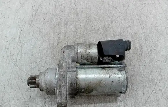 Volkswagen PASSAT CC Starter motor 33037