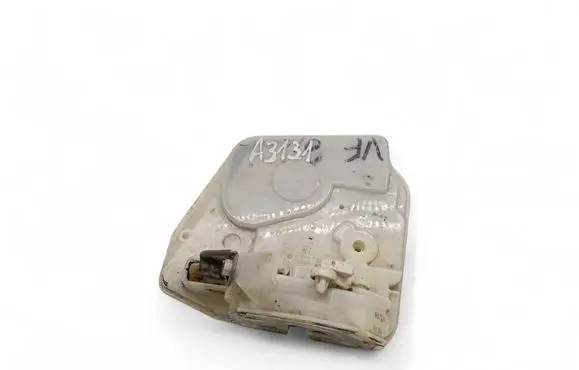 Mazda 3 II Coupe door lock (next to the handle) B0108