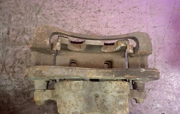 KIA Sorento Front brake caliper