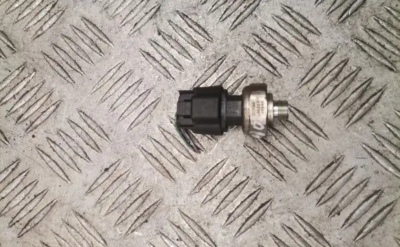 Toyota Avensis T270 Air conditioning (A/C) pressure sensor 4990007880