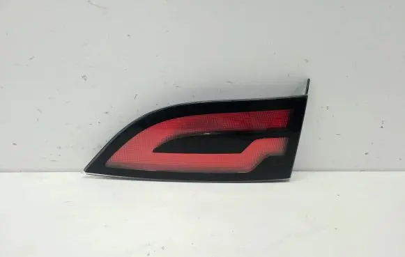Chevrolet Volt I Tailgate rear/tail lights 20989185