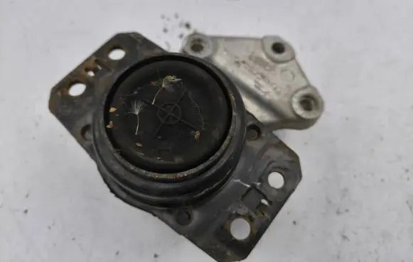 Peugeot 5008 Engine mount bracket 9682026780