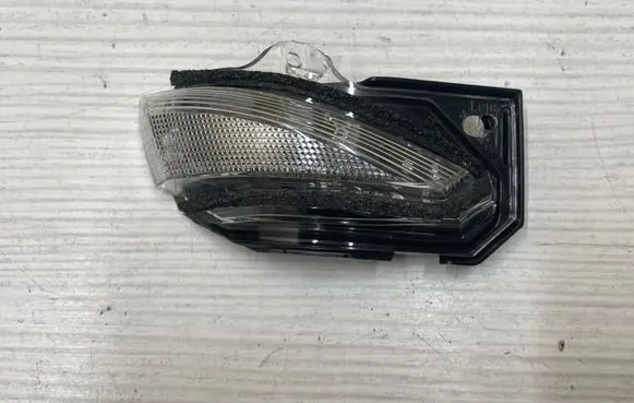 Toyota Yaris XP210 Mirror indicator light 8173002200