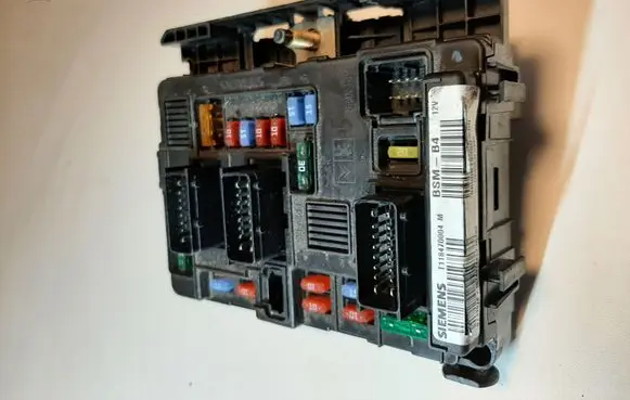 Citroen Xsara Picasso Fuse module 9650618380 118470004 BSMB4