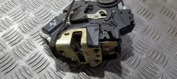 Toyota Corolla Verso E110 Rear door lock