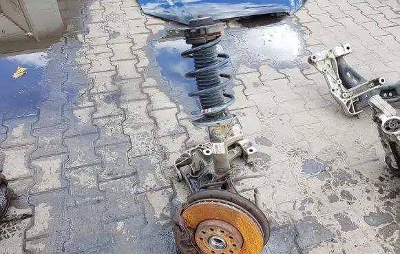 Volkswagen Golf V Front wheel hub spindle knuckle