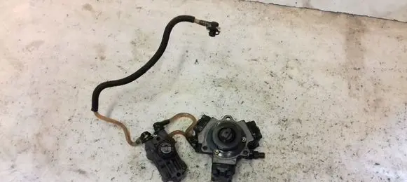 Mercedes-Benz Vaneo W414 Fuel injection high pressure pump A6110700501