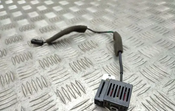 Nissan 370Z Aerial antenna amplifier 83806Y0