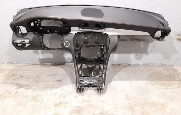 Mercedes-Benz C W205 Dashboard 2056806106 2058600002