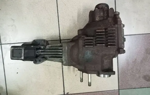 Toyota RAV 4 (XA20) Rear gearbox reducer/haldex oil pump 000
