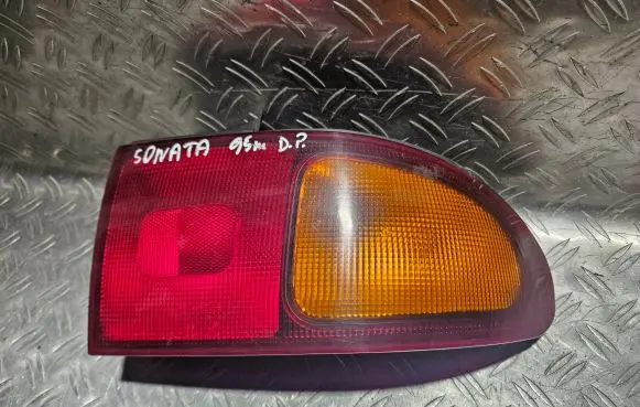 Hyundai Sonata Rear/tail lights 92402340