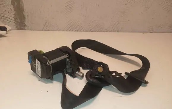 Skoda Fabia Mk1 (6Y) Front seatbelt 6Y0857702B 33006842 6Y0857702