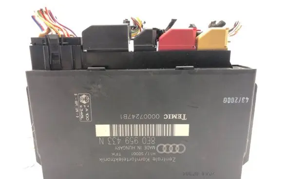 Audi A4 S4 B6 8E 8H Central body control module 8F0959133N