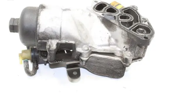 Volvo V40 Oil filter mounting bracket