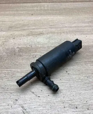 BMW 7 E65 E66 Headlight washer pump 8377613
