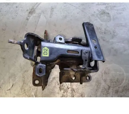 Toyota Yaris Engine mount bracket 123720M120