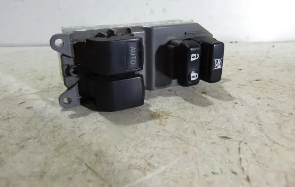 Toyota Yaris Quarter vent window switch 
