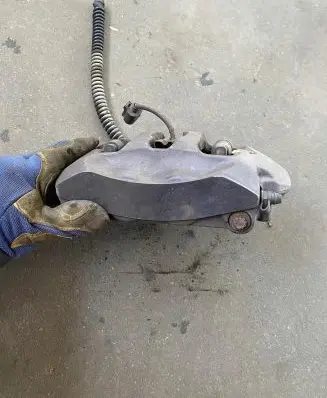 Volkswagen Touareg II Front brake caliper 7P6615403K