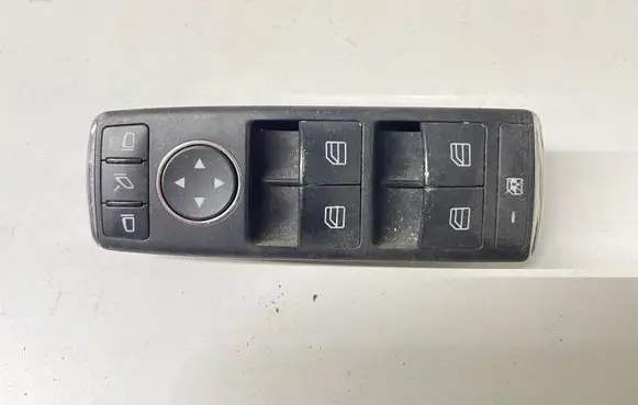Mercedes-Benz C W204 Electric window control switch A2048703558 03139401