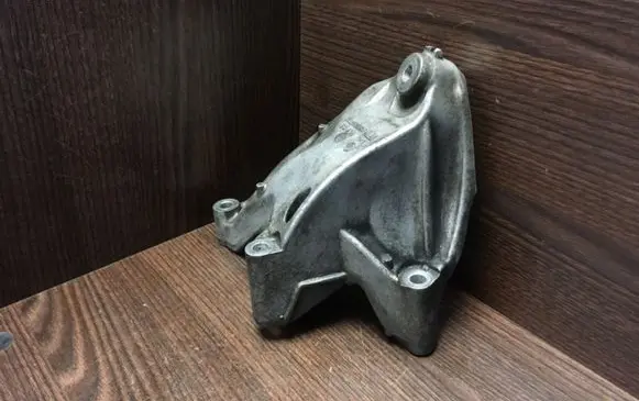Volkswagen Crafter Engine mount bracket 03L199308B